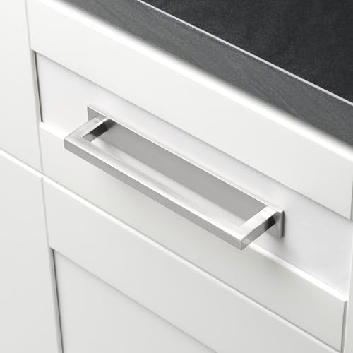 Slide into a Seamless cabinet with GlideRite Squared Backplate